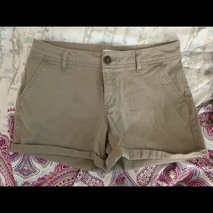 Maurices size 6 khaki shorts